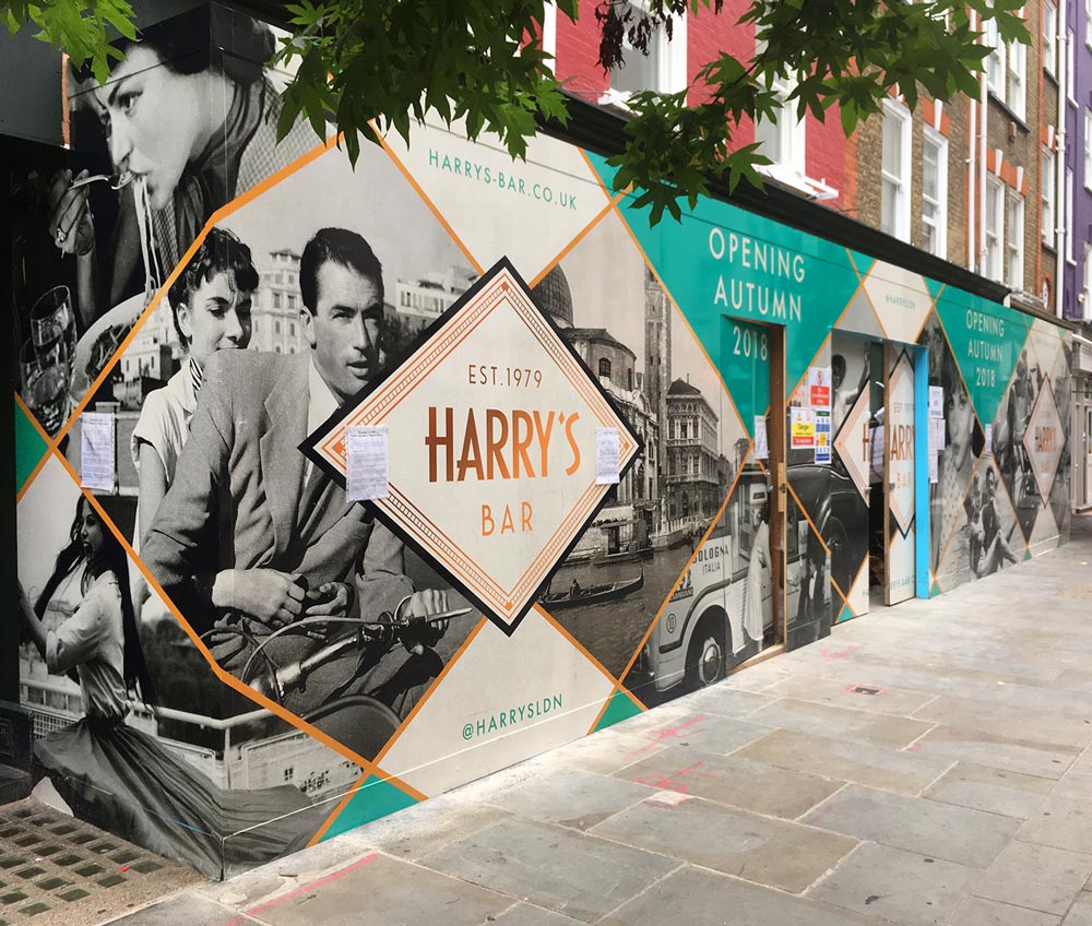 Large diamond patterns criss cross over the hoarding artwork. Each diamond panel is filled with the Harry's teal colour and Italian inspired photography from the 1950s.